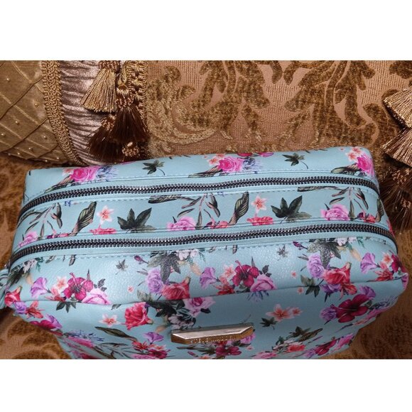 👉LAST CHANCE‼️Steve Madden Cosmetic Bag Light Blue Floral Double Zip Weekender - Picture 5 of 14